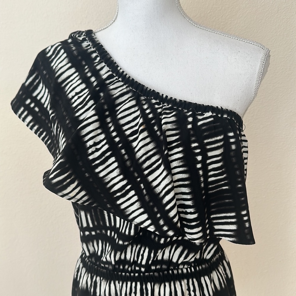 Express One Shoulder Ruffle Sress - Picture 2 of 8